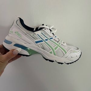 NEW ✨ NBW ✨ ASICS Sportstyle Gel 1090